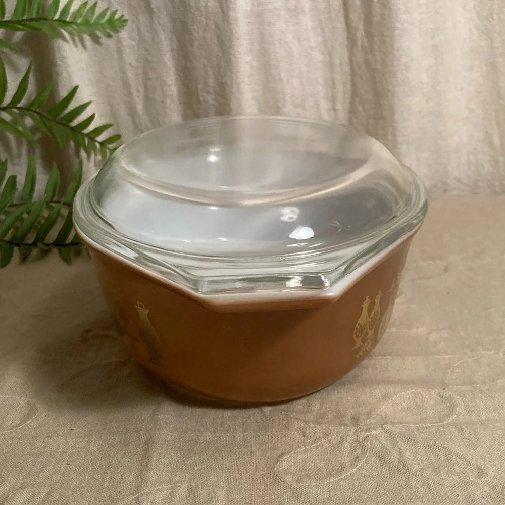 Vintage Pyrex Early American 1 1/2 Quart Casserole With Lid - Picture 5 of 15